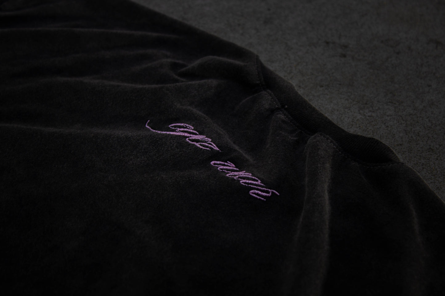 “E” T-Shirt Vintage Black